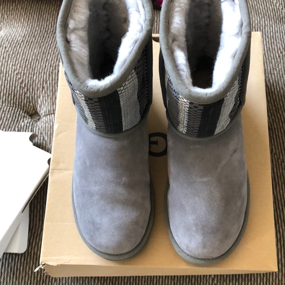 Ugg Australia short woven suede boots size 8 EUC - Picture 4 of 15